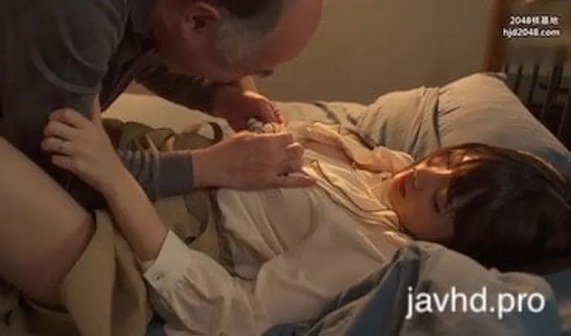 Gã chồng đi vắng cô vợ bị lão già nhà cạnh bên hiếp suzu harumiya